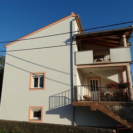 Apartman Petra Vrh  外观 照片