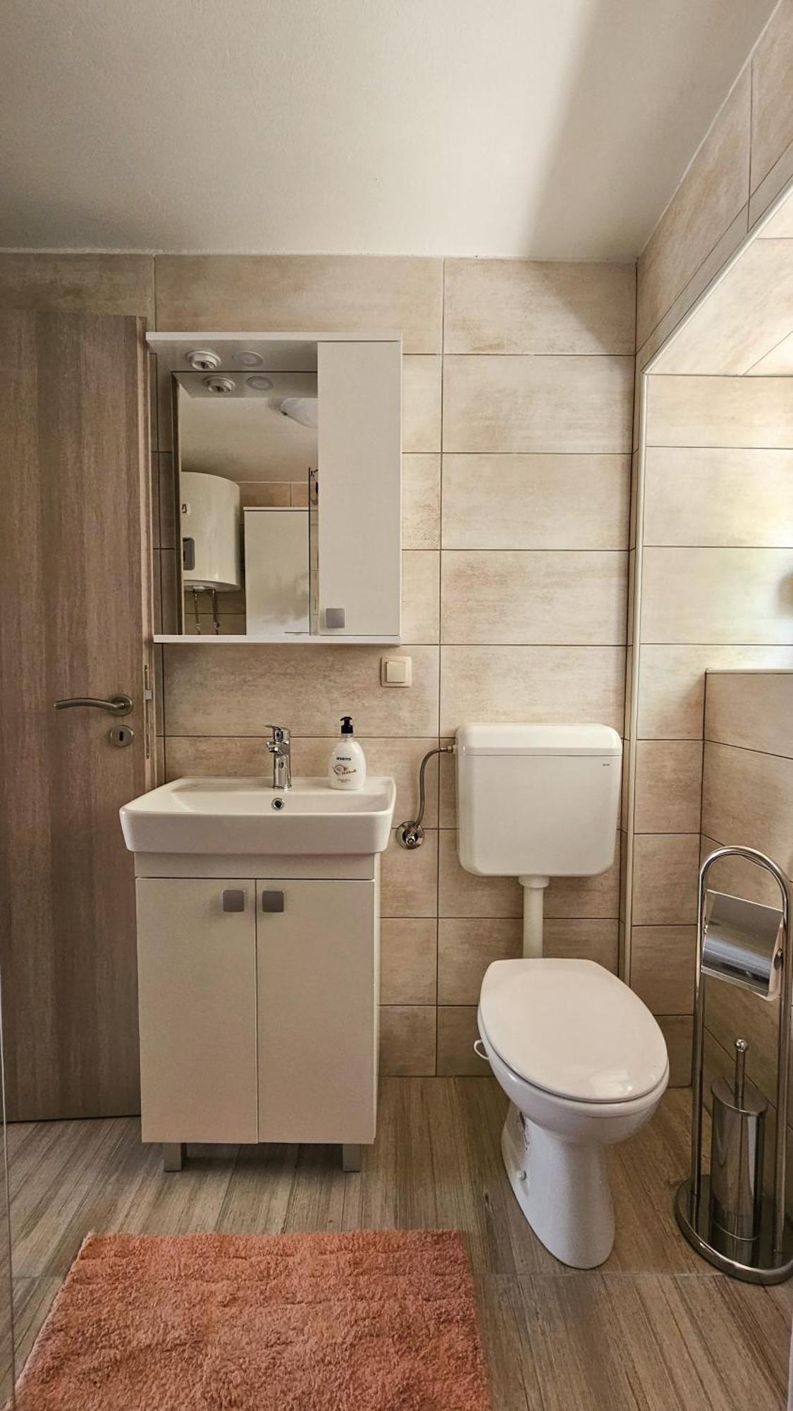 Apartman Petra Vrh  外观 照片