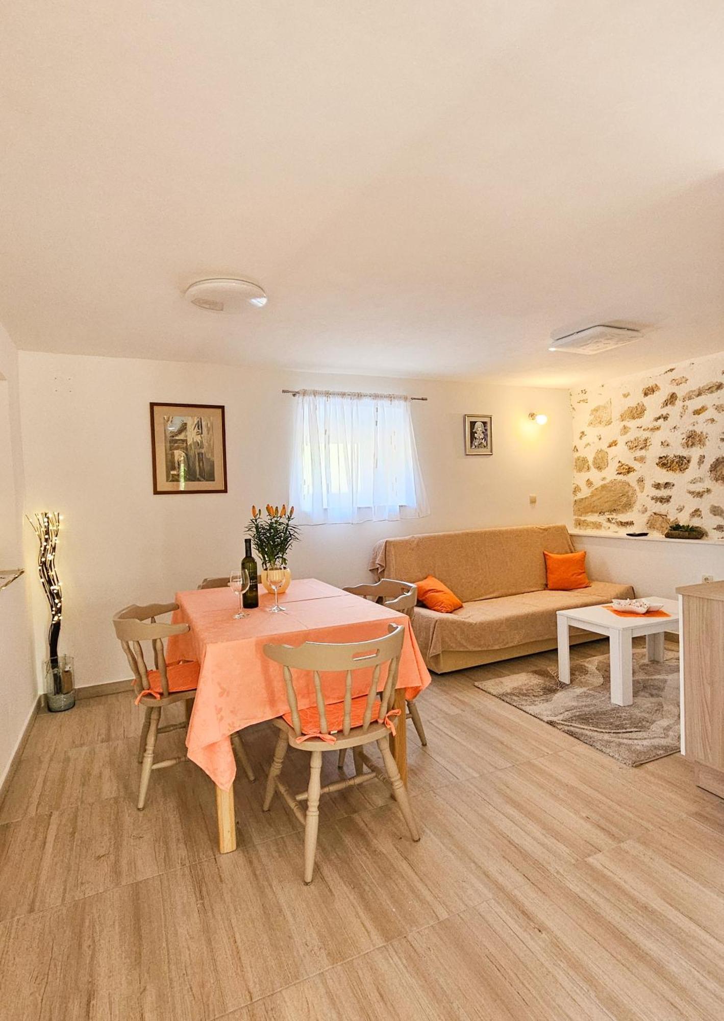 Apartman Petra Vrh  外观 照片