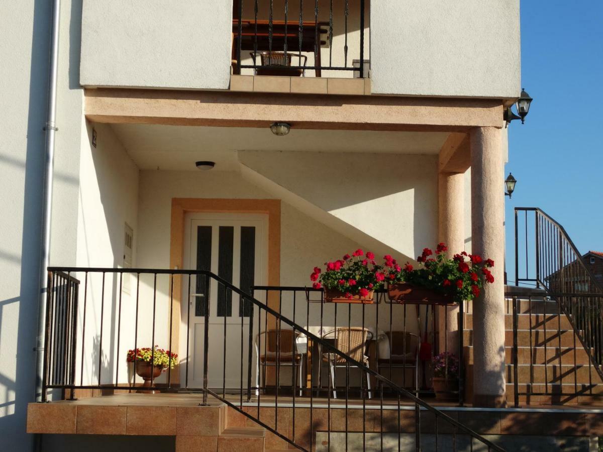Apartman Petra Vrh  外观 照片